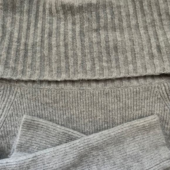WILDFOX Gray Knit Sweater Dress. Size Small - Picture 6 of 9
